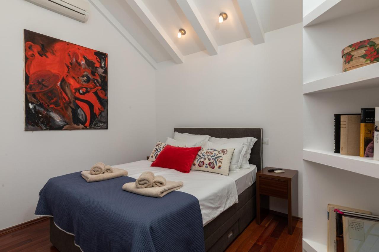 None Apartman